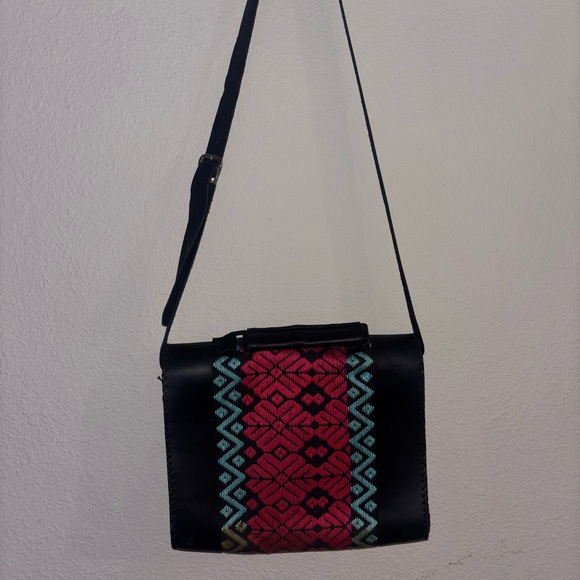Elegant Black leather Crossbody Bag with Red and Teal Pattern - Picture 7 of 9